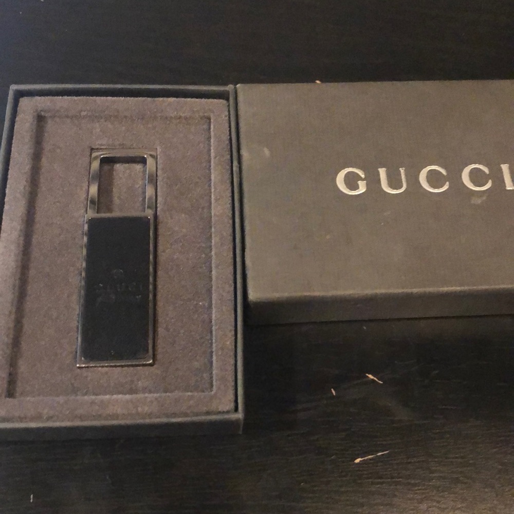 This is a Gucci keychain - Picture 4 of 4